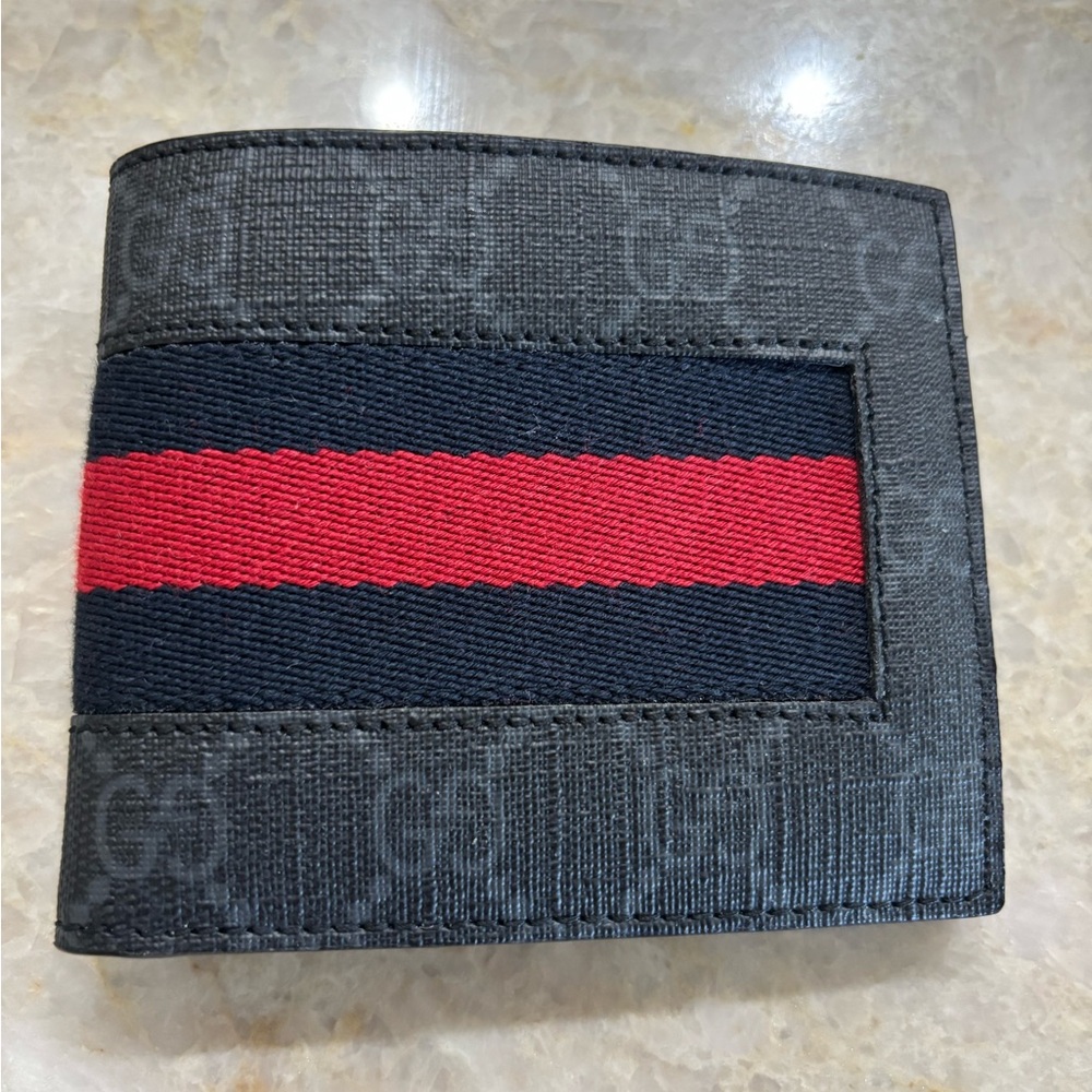 Men’s Gucci Black and Red wallet